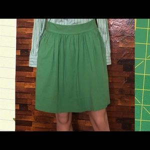 Banana Republic clover green cotton skirt!🧃